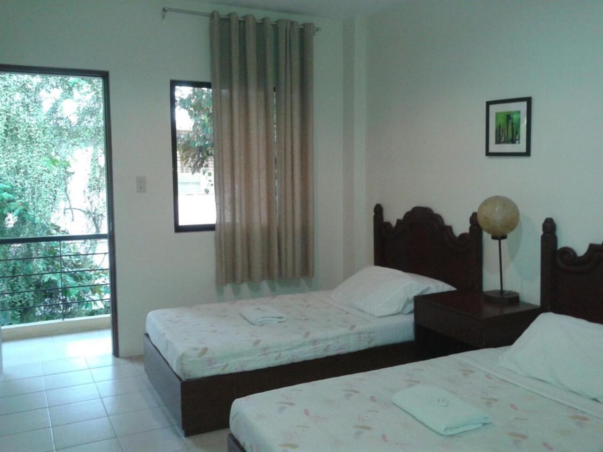 11Th Street Bed And Breakfast Bacolod Room photo
