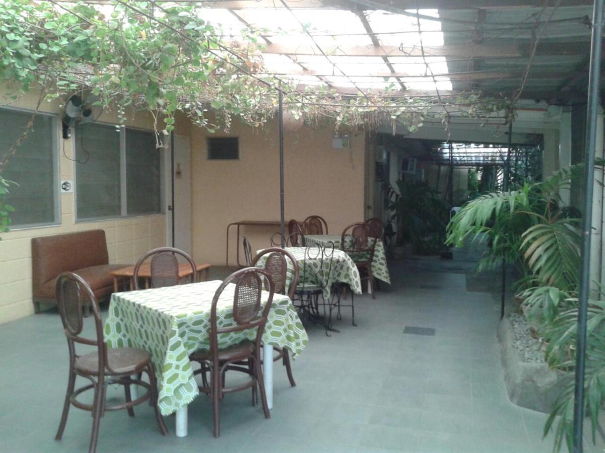 11Th Street Bed And Breakfast Bacolod Exterior photo